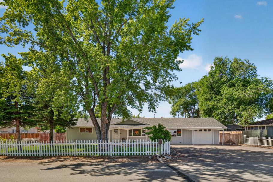 Photo 2 in the media gallery. Call the agent for details.